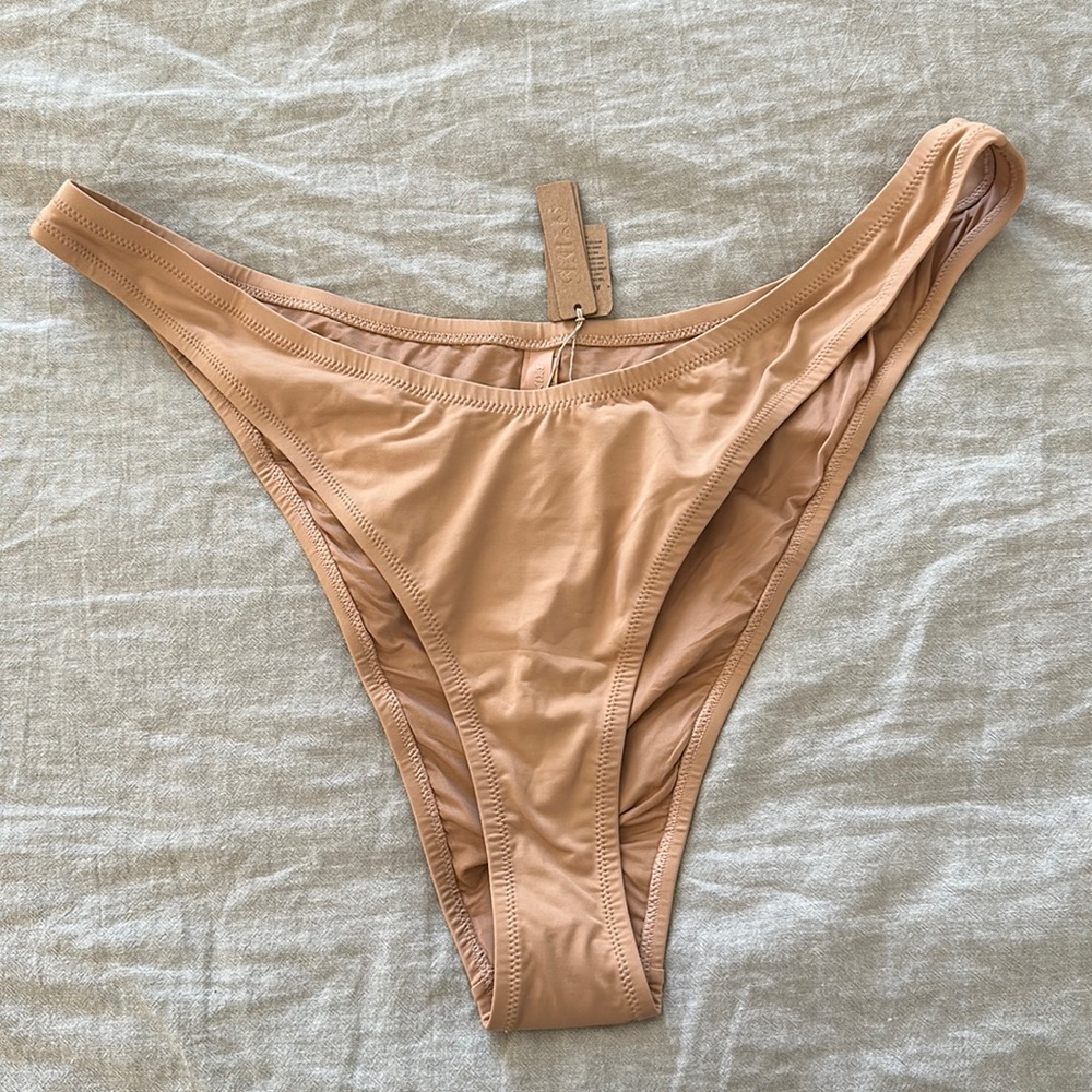 NWT! Skims Triangle Top and Cheeky Bottom Swimsuit Set